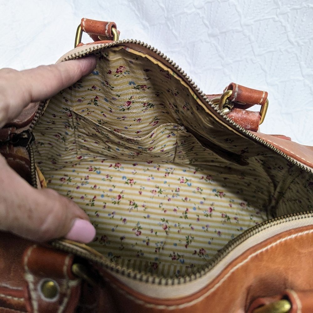 GAYA | Leather Chain Satchel - Picture 2 of 12